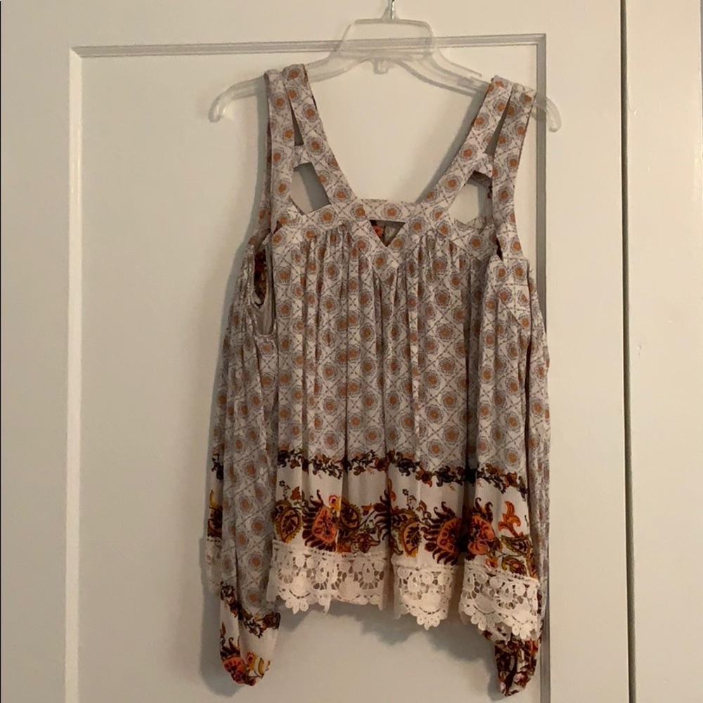 Super cute shirt. Never worn